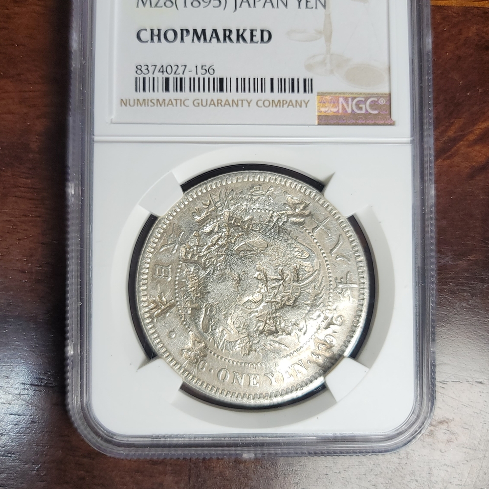 Japanese Silver Coin in Protective Case M28 (1985)